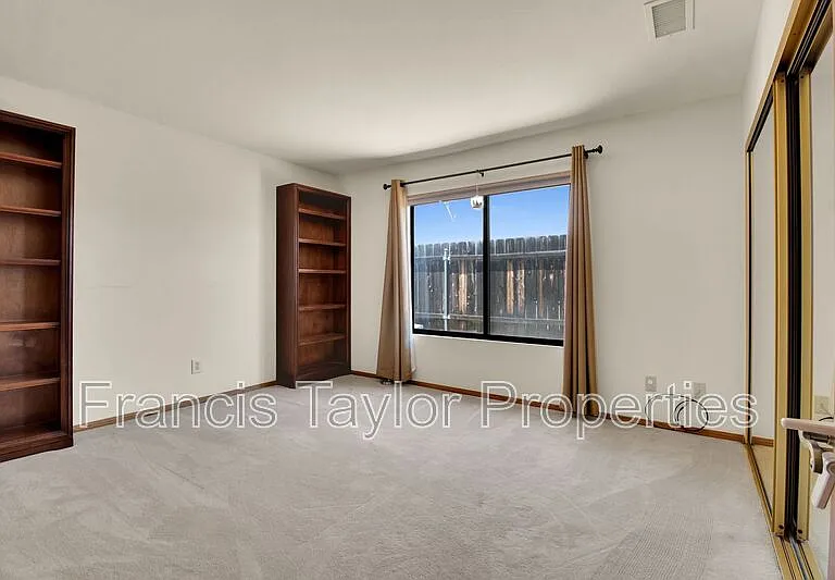 749 Flagstone Ct — Photo 17