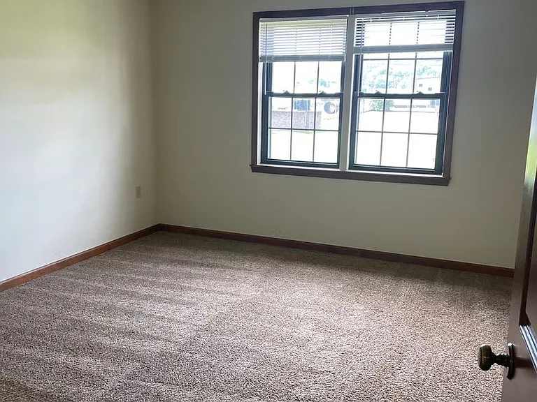 200 Maple Ave — Photo 21