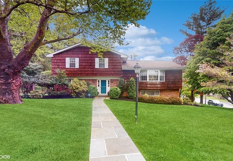1st image of 11 Algonquin Drive