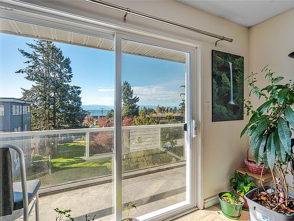 5th image of 1351 Esquimalt Rd #308
