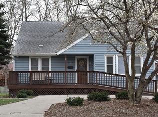 1117 68th St, Windsor Heights, IA 50324