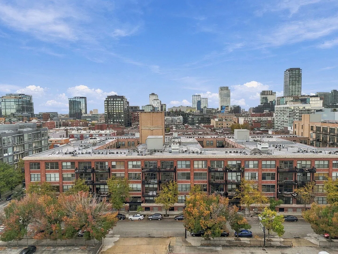1040 W Adams St — Photo 1