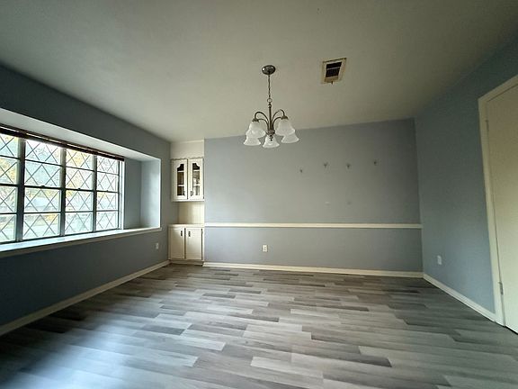 5th image of 422 Gamewood Dr