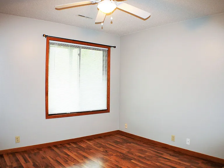 2050 Holiday Rd #B2 — Photo 12