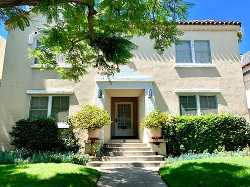 121 N La Peer Dr #2 Photo 1