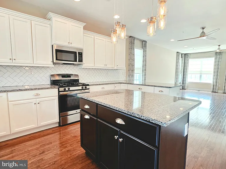 301 W Hamlin Ave — Photo 5