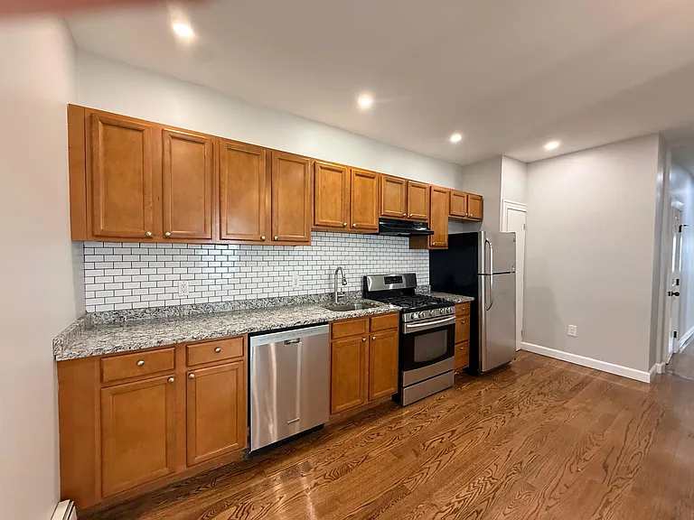 377 Windsor St #5 — Photo 8