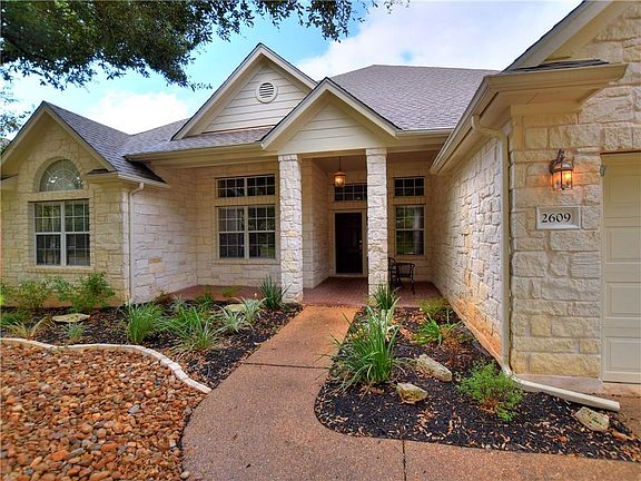 3rd image of 2609 Henley Dr