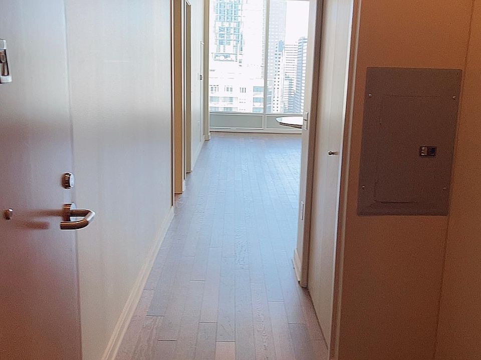 1st image of 425 1st St Unit 2707