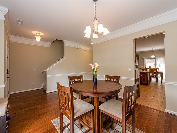 5th image of 9025 Pembroke Ct