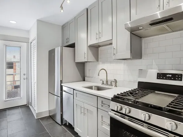855 19th St NE APT 3, Washington, DC 20002