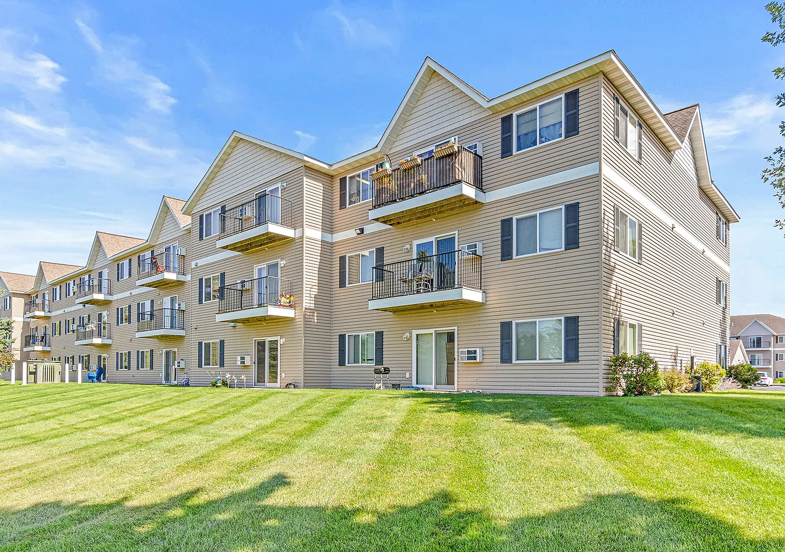 Evergreen Apartment Homes — Photo 4