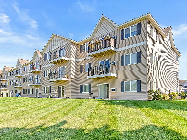 Evergreen Apartment Homes — Photo 4