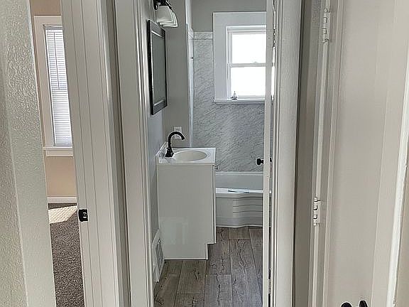 4th image of 731 Goguac St W