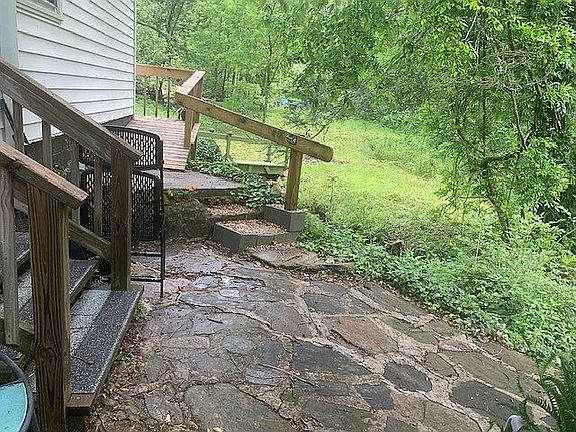 3rd image of 524 Clear Creek Rd