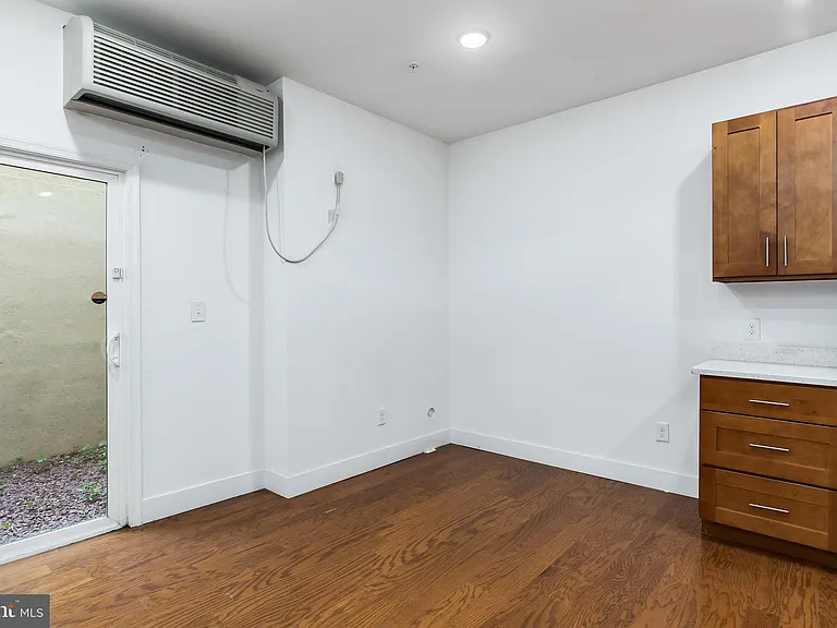 1639 Poplar St #LL2 — Photo 7