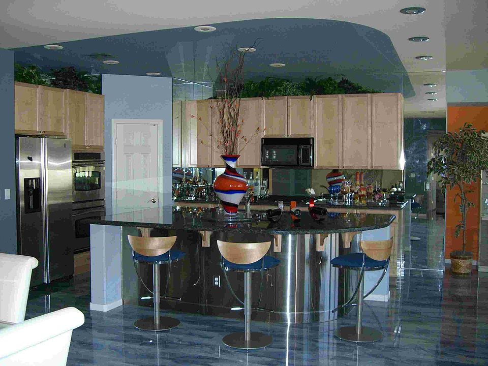 Kitchen - Large Island