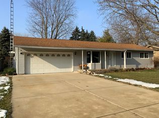 301 N View St, Hinckley, IL