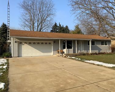 301 N View St, Hinckley, IL, 60520