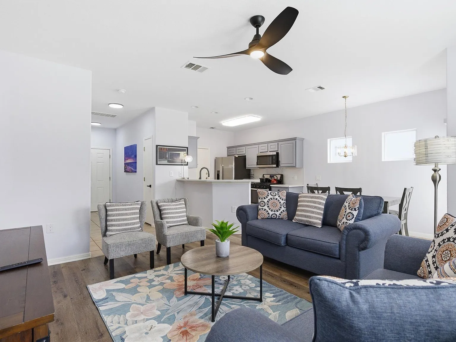 3 bed, 2.5 bath, 1424 sqft, $2,295 — Photo 2