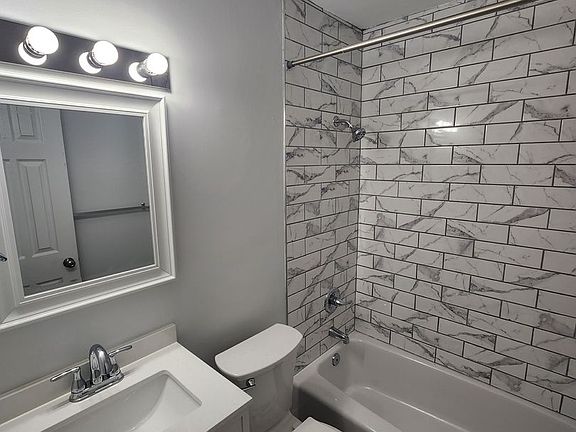 5th image of 529 Hillsborough St #H2