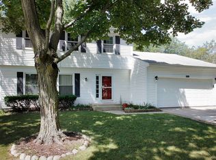 228 Abilene Ln, Vernon Hills, IL