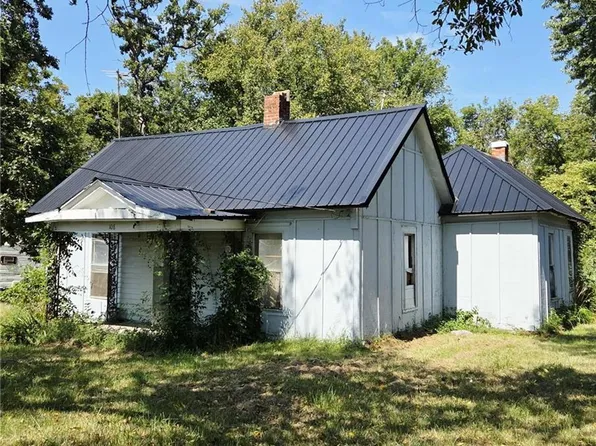 108 Swan St, Lacygne, KS 66040