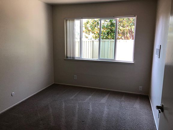5th image of 900 Capitola Ave #4