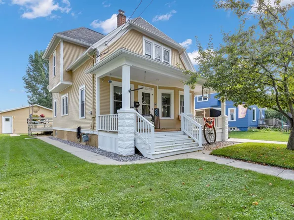 211 Russell AVENUE, Hartford, WI 53027