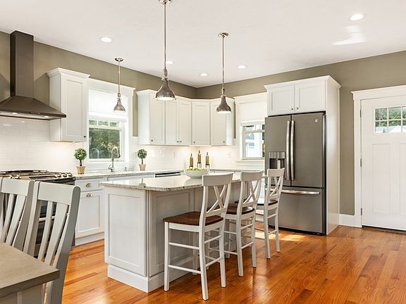 4th image of 21 Follinsbee Ln