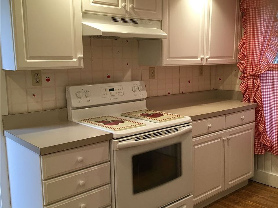 2nd image of 311 N Main St