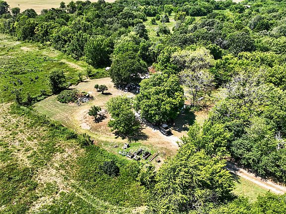 3rd image of 452303 E 270th Rd
