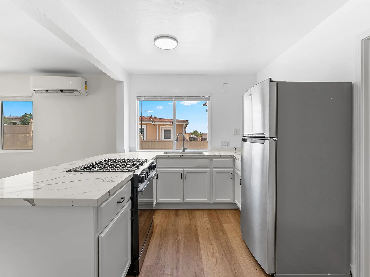 3 bed, 1000 sqft, $3,495 — Photo 4