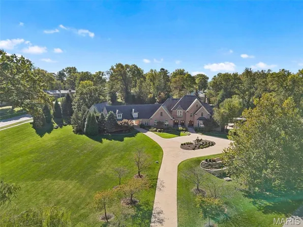 1 Claychester Dr, Saint Louis, MO 63131