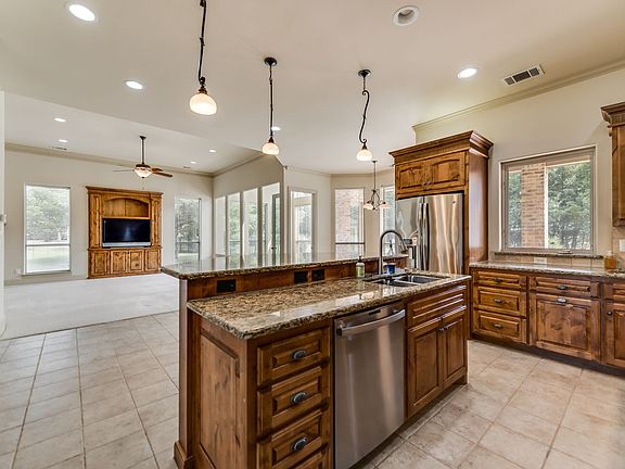 3rd image of 30 Kingsbury Trl