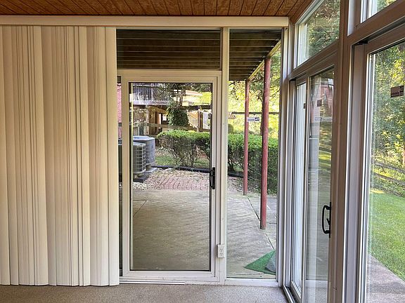 3rd image of 13625 Creekside Dr