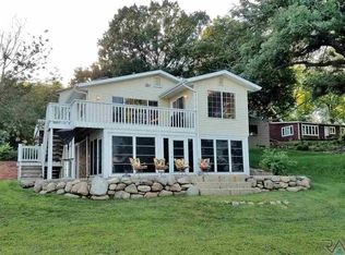 504 12th St, Spirit Lake, IA 51360
