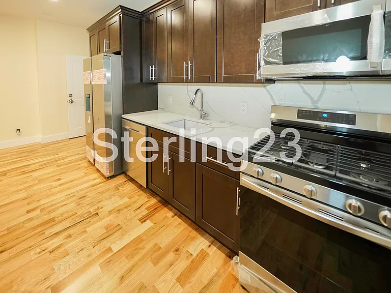 22-60 24th St #2B — Photo 3