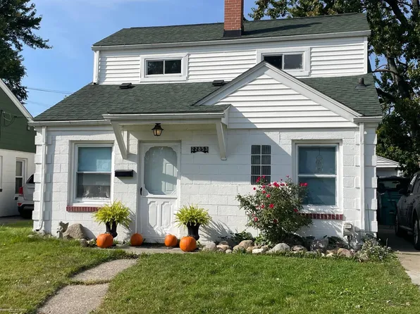22853 Rosalind Ave, Eastpointe, MI 48021