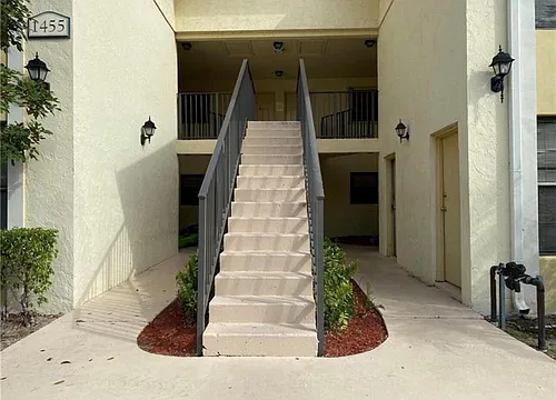 1455 Lake Crystal Dr #H Photo 1