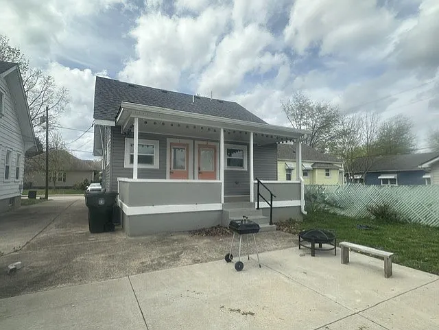 2 bed, 1000 sqft, $1,200 — Photo 2