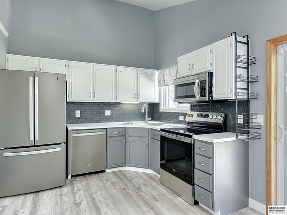 3rd image of 12824 Olive St