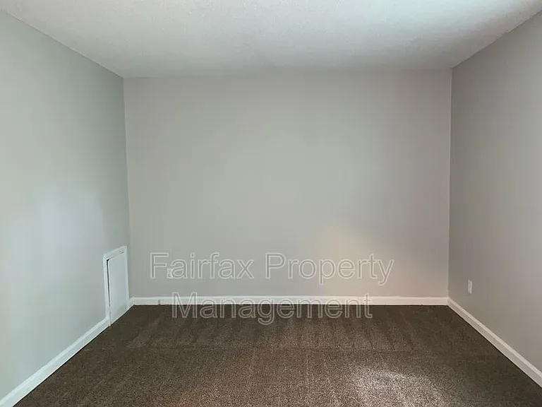 1427 Cherrycrest Dr — Photo 21