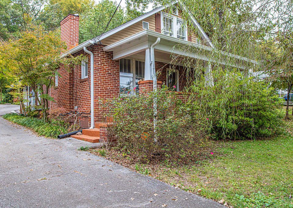 1st image of 815 Farragut Ave