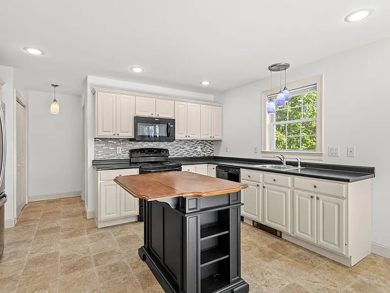 22 Maple Rd — Photo 23