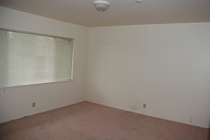 5th image of 2186 N Orange Grove Ave