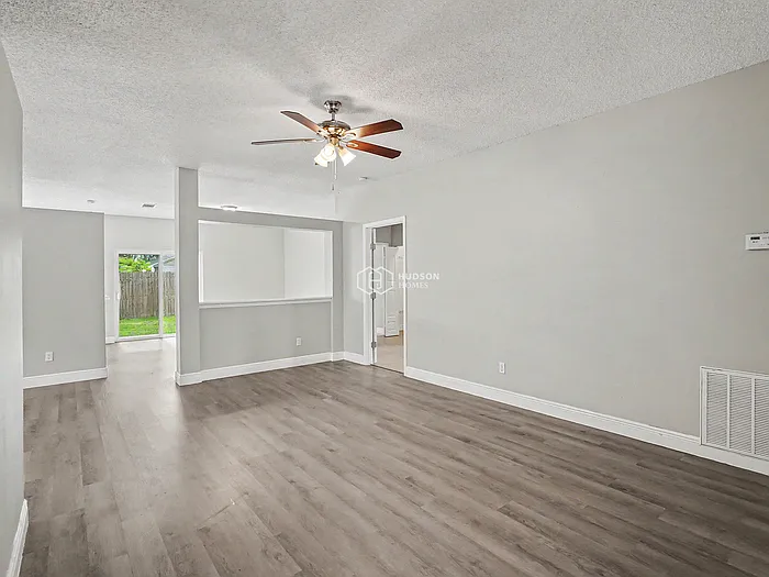 11220 Huxley Ave — Photo 5