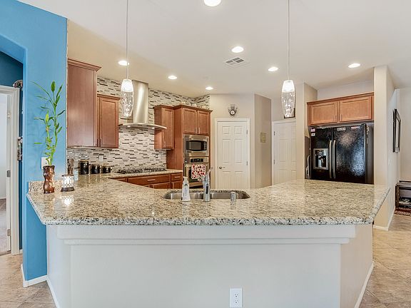 5th image of 821 Applecross Ave