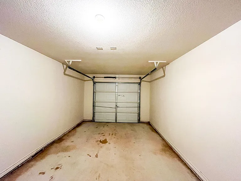 1515 Justin Loop — Photo 34
