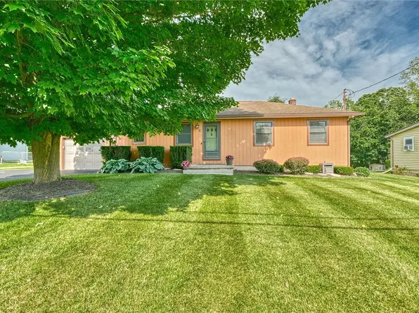 3 Denise Dr, Macedon, NY 14502